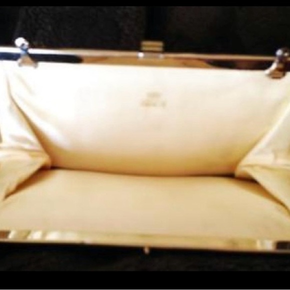 Vintage Lewisette Metallic Gold Evening Bag 6.5” x 9” - Picture 3 of 4